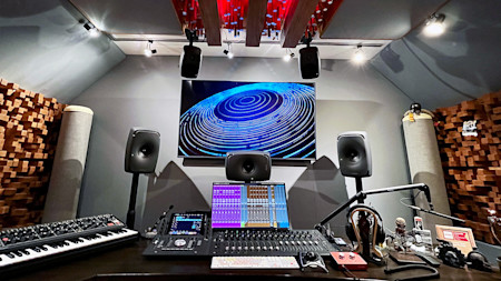 Jeff Dittenber's immersive studio.